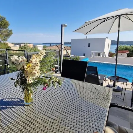 Mit Privatpool Fuer 6 Personen Ca 150 Qm In Pomer, Istrien Istrische Riviera 別荘 メドゥリン