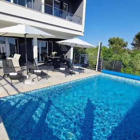 Mit Privatpool Fuer 6 Personen Ca 150 Qm In Pomer, Istrien Istrische Riviera 度假居 *
